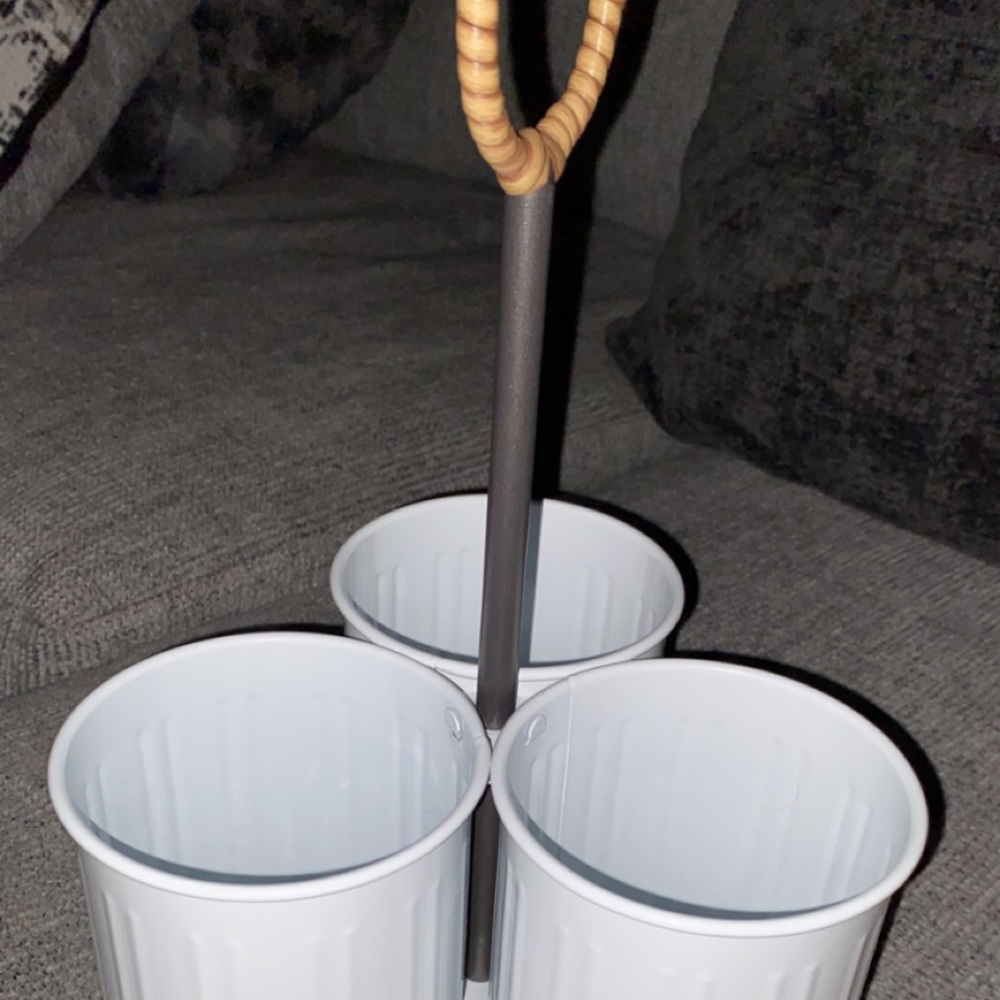 Kitchen utensil holder